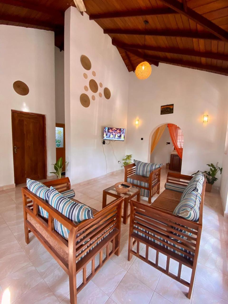 Kingcity Resort Anuradhapura Exterior photo